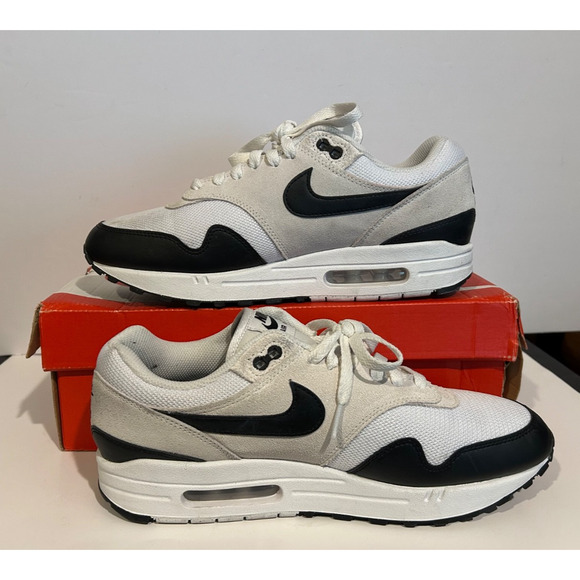 Nike Air Max 1 Essential White Black Size 10 Men 12.5 Women NEW WITH BOX